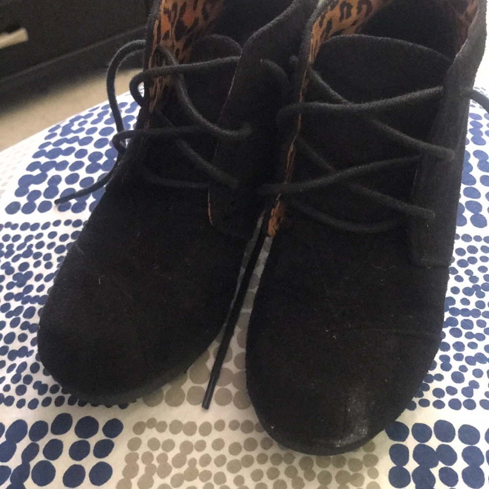 Black Wedges